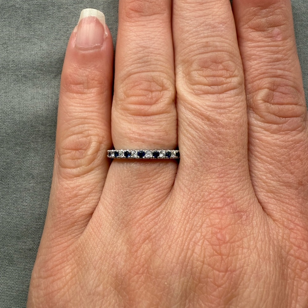 Vera Wang Love 1/8 CT. T.W.
Diamond and Blue Sapphire Band in 14K White Gold